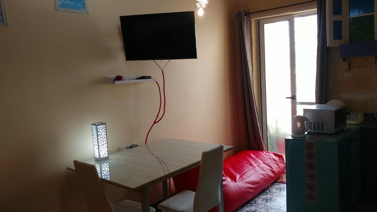 Triesti Home Виктория Экстерьер фото