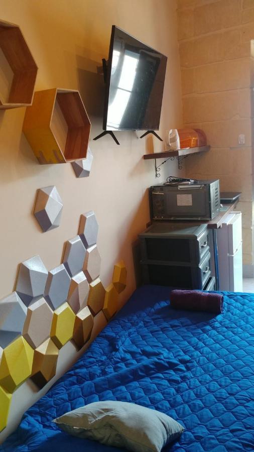 Triesti Home Виктория Экстерьер фото